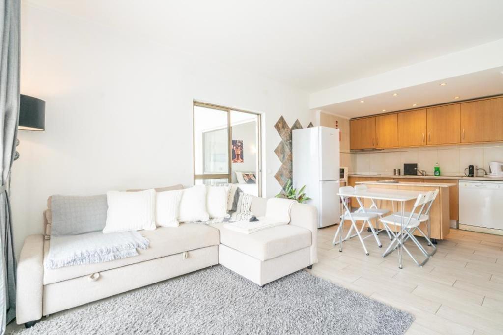 Spacious 1 Bed In Vilamoura, Fast Wifi & Pool Quarteira Exterior photo